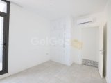 Girne'nin Merkezinde Ortak Havuzlu Bir Sitede Satılık Zemin Kat 3+1 Daire