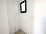 Girne'nin Merkezinde Ortak Havuzlu Bir Sitede Satılık Zemin Kat 3+1 Daire