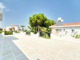 Girne Karaoğlanoğu'nda Satılık Muhteşem Bahçeli 3 Yatak Odalı Villa