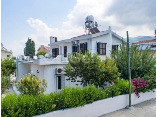 Girne Karaoğlanoğu'nda Satılık Muhteşem Bahçeli 3 Yatak Odalı Villa