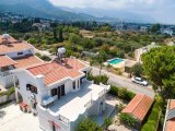 Girne Karaoğlanoğu'nda Satılık Muhteşem Bahçeli 3 Yatak Odalı Villa