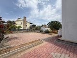 Kuzey Kıbrıs Girne Karaoğlanoğlu'nda Ana Caddeye ve Denize Yakın 3+1 Villa!