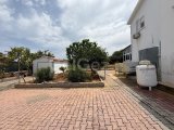 Kuzey Kıbrıs Girne Karaoğlanoğlu'nda Ana Caddeye ve Denize Yakın 3+1 Villa!