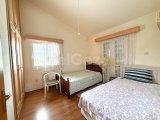Kuzey Kıbrıs Girne Karaoğlanoğlu'nda Ana Caddeye ve Denize Yakın 3+1 Villa!