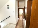 Kuzey Kıbrıs Girne Karaoğlanoğlu'nda Ana Caddeye ve Denize Yakın 3+1 Villa!