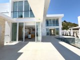 Kıbrıs Girne Karmi bölgesinde piyasanın en iyi fiyatına full deniz manzaralı satılık ultra lüks 5+1 villalar.