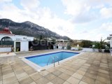 Satılık 650 m² Arsa Üzerinde Özel, Tek Katlı, Deniz ve Dağ Manzaralı, Havuzlu 3+1 Villa