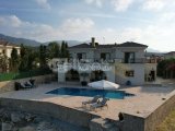 Kıbrıs Girne Esentepe de Denize Sıfır Ful Deniz Manzaralı Satılık Muhteşem 4+1 Villa