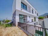 Girne Bellapais Bölgesinde Yüzme Havuzlu Kiralık Tripleks, 5+2, Özel Tasarım Lüks Villa