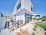 Girne Bellapais Bölgesinde Yüzme Havuzlu Kiralık Tripleks, 5+2, Özel Tasarım Lüks Villa
