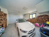 Girne Bellapais Bölgesinde Özel Tasarım Triplex, Kesilmez Deniz Manzaralı Kiralık Lüks Villa