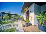 Girne Bellapais Bölgesinde Özel Tasarım Triplex, Kesilmez Deniz Manzaralı Kiralık Lüks Villa