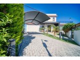 Girne Bellapais Bölgesinde Özel Tasarım Triplex, Kesilmez Deniz Manzaralı Kiralık Lüks Villa