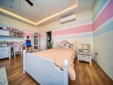 Girne Bellapais Bölgesinde Özel Tasarım Triplex, Kesilmez Deniz Manzaralı Kiralık Lüks Villa