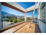 Girne Bellapais Bölgesinde Özel Tasarım Triplex, Kesilmez Deniz Manzaralı Kiralık Lüks Villa