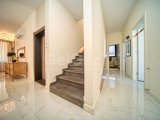 Girne Bellapais Bölgesinde Özel Tasarım Triplex, Kesilmez Deniz Manzaralı Kiralık Lüks Villa