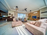Girne Bellapais Bölgesinde Özel Tasarım Triplex, Kesilmez Deniz Manzaralı Kiralık Lüks Villa