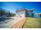 Girne Bellapais Bölgesinde Özel Tasarım Triplex, Kesilmez Deniz Manzaralı Kiralık Lüks Villa