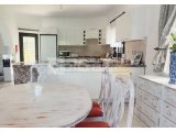 Girne Çatalköy'de Özel Havuzlu ve Peyzajlı Kiralık 4+1 Villa