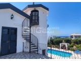 Girne Çatalköy'de Özel Havuzlu ve Peyzajlı Kiralık 4+1 Villa