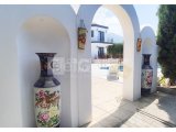 Girne Çatalköy'de Özel Havuzlu ve Peyzajlı Kiralık 4+1 Villa