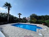 KKTC, Girne, Çatalköy'de Yüzme Havuzu ve Geniş Bahçeli Satılık Özel Villa
