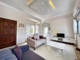 KKTC, Girne, Çatalköy'de Yüzme Havuzu ve Geniş Bahçeli Satılık Özel Villa