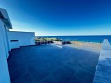 Kıbrıs Girne Esentepe de Taşınmaya Hazır Luks Sitede Denize Sıfır Ödeme Planlı 2+1 Dublex Daire