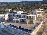 Kaçırılmayacak Fırsat Kıbrıs Girne Esentepe de Denize Sıfır Özel Havuzlu Muhteşem Son 4 Villa