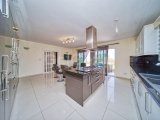 Kıbrıs Girne Esentepe'de Satılık Ful Deniz Manzaralı 4+1 Havuzlu Villa
