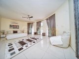 Kıbrıs Girne Esentepe'de Satılık Ful Deniz Manzaralı 4+1 Havuzlu Villa