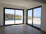 Esentepe - Girne: Eşsiz Manzarası ve Çağdaş Tasarımıyla Satılık Lüks 4+1 Villa
