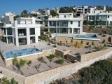 Esentepe - Girne: Eşsiz Manzarası ve Çağdaş Tasarımıyla Satılık Lüks 4+1 Villa