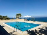 Kıbrıs Girne Esentepe de Denize Sıfır Ful Deniz Manzaralı Satılık Muhteşem 4+1 Villa
