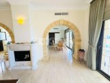Kıbrıs Girne Esentepe de Denize Sıfır Ful Deniz Manzaralı Satılık Muhteşem 4+1 Villa