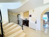 Kıbrıs Girne Esentepe de Denize Sıfır Ful Deniz Manzaralı Satılık Muhteşem 4+1 Villa