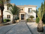Kıbrıs Girne Esentepe de Denize Sıfır Ful Deniz Manzaralı Satılık Muhteşem 4+1 Villa