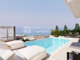 Kıbrıs Girne Esentepe de Ful Deniz Manzaralı Havuzlu Tek Katlı Villa