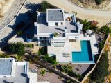 Esentepe - Girne, Eşsiz Deniz ve Dağ Manzaralı Özel Tasarım Lüks 4+1 Satılık Villa