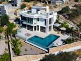 Esentepe - Girne, Eşsiz Deniz ve Dağ Manzaralı Özel Tasarım Lüks 4+1 Satılık Villa