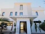 Esentepe - Girne, Eşsiz Deniz ve Dağ Manzaralı Özel Tasarım Lüks 4+1 Satılık Villa