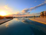 Esentepe - Girne, Eşsiz Deniz ve Dağ Manzaralı Özel Tasarım Lüks 4+1 Satılık Villa
