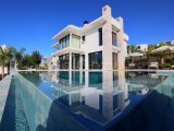 Esentepe - Girne, Eşsiz Deniz ve Dağ Manzaralı Özel Tasarım Lüks 4+1 Satılık Villa
