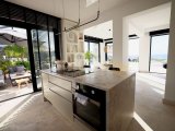 Esentepe - Girne, Eşsiz Deniz ve Dağ Manzaralı Özel Tasarım Lüks 4+1 Satılık Villa