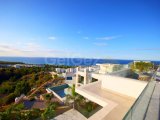 Esentepe - Girne, Eşsiz Deniz ve Dağ Manzaralı Özel Tasarım Lüks 4+1 Satılık Villa