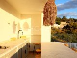 Esentepe - Girne, Eşsiz Deniz ve Dağ Manzaralı Özel Tasarım Lüks 4+1 Satılık Villa