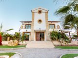 Girne, Esentepe Bölgesinde, Golf Residence'a 5 Dakika Mesafede, Engelsiz Deniz Manzaralı Satılık 3+1 Villa
