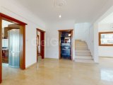 Girne, Esentepe Bölgesinde, Golf Residence'a 5 Dakika Mesafede, Engelsiz Deniz Manzaralı Satılık 3+1 Villa