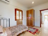 Girne, Esentepe Bölgesinde, Golf Residence'a 5 Dakika Mesafede, Engelsiz Deniz Manzaralı Satılık 3+1 Villa