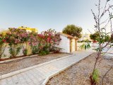Girne, Esentepe Bölgesinde, Golf Residence'a 5 Dakika Mesafede, Engelsiz Deniz Manzaralı Satılık 3+1 Villa